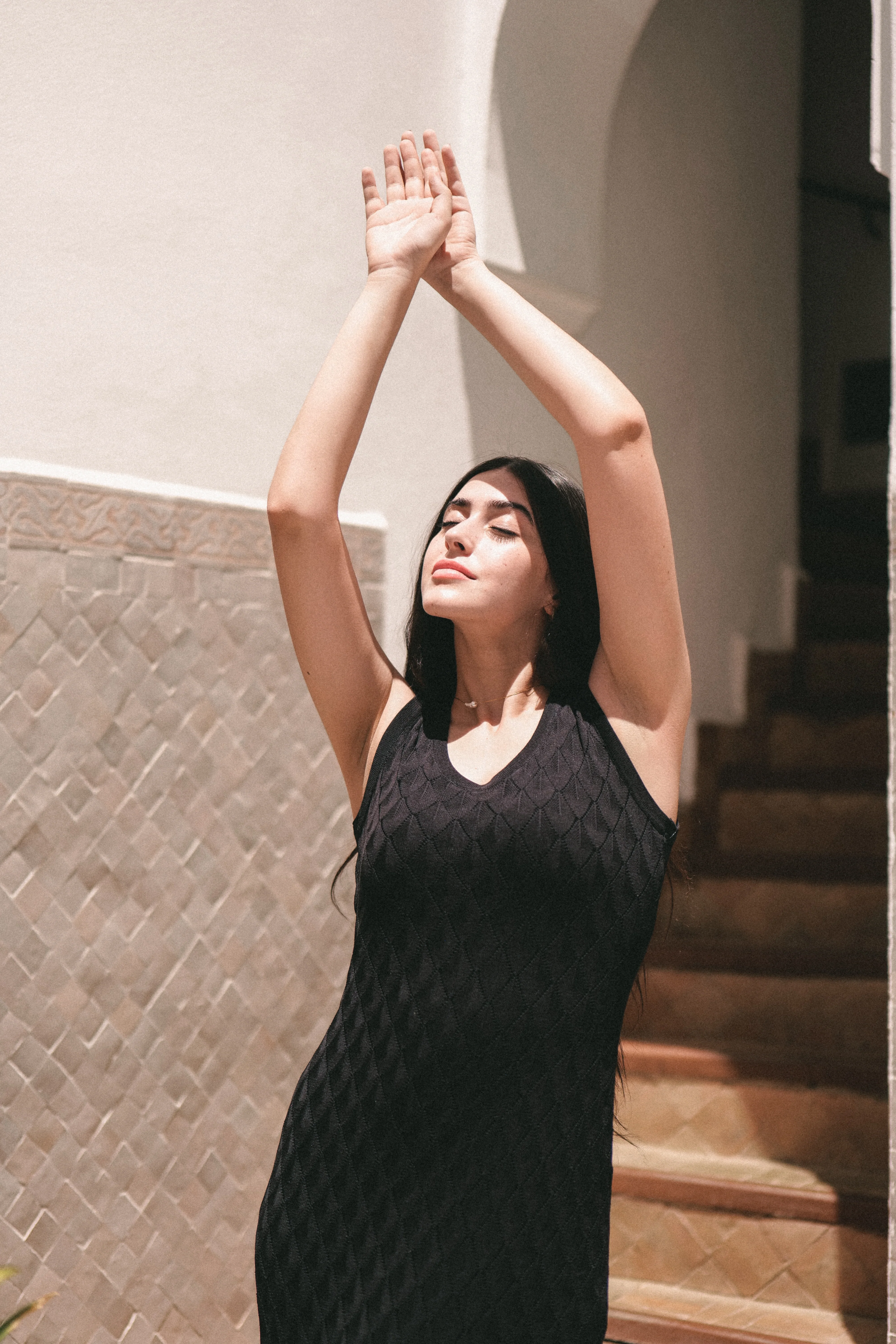 ADRIANNA SLEEVELESS LONG KNIT DRESS (BLACK) - Image 2