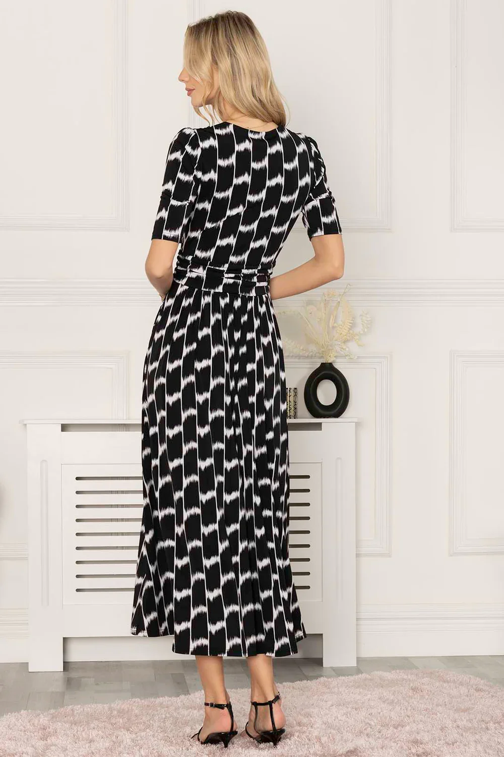 AKAYLA JERSEY MAXI DRESS (BLACK GEO) - Image 4