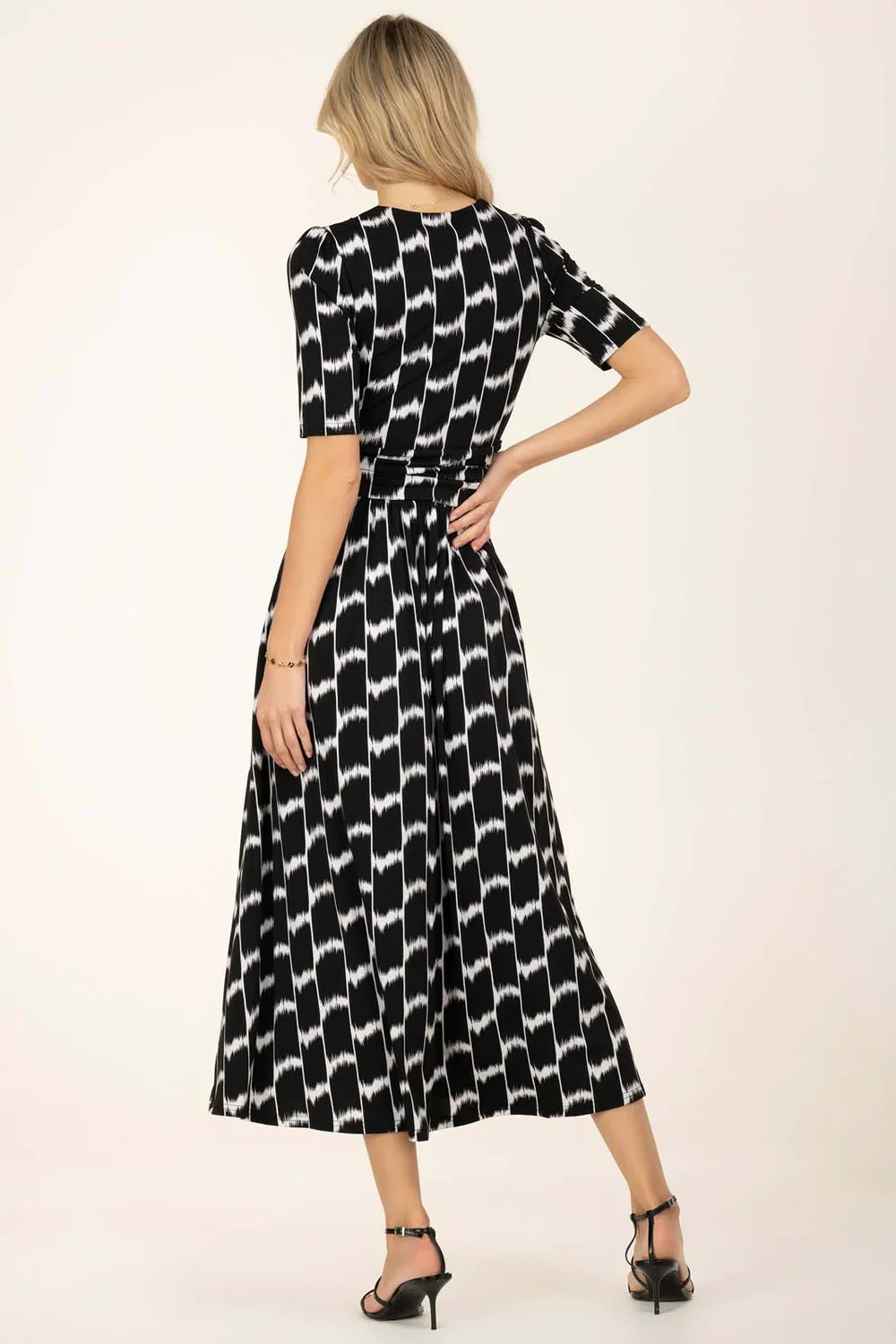 AKAYLA JERSEY MAXI DRESS (BLACK GEO) - Image 6