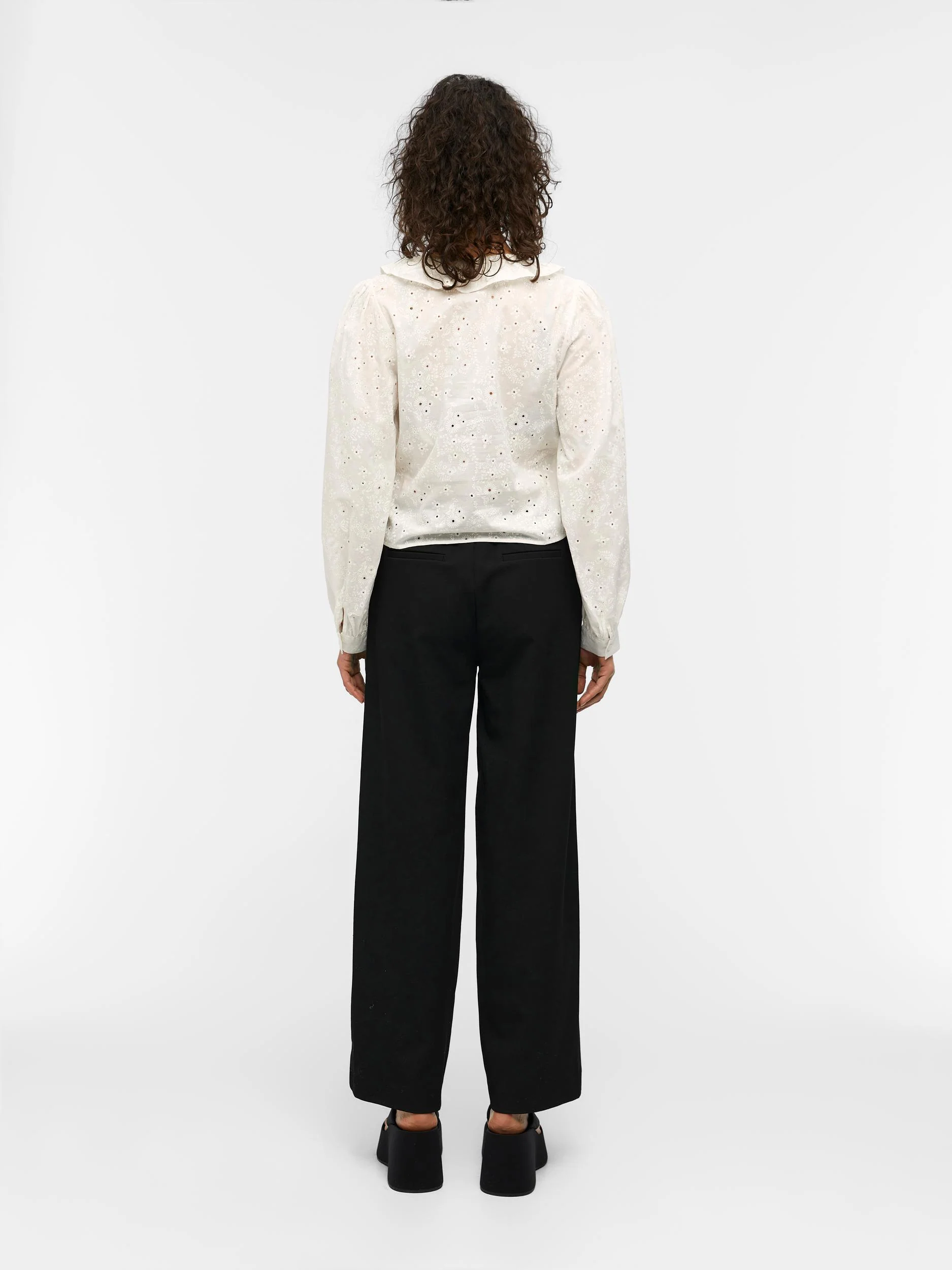 ANDREA V-NECK TOP (CLOUD DANCER) - Image 5