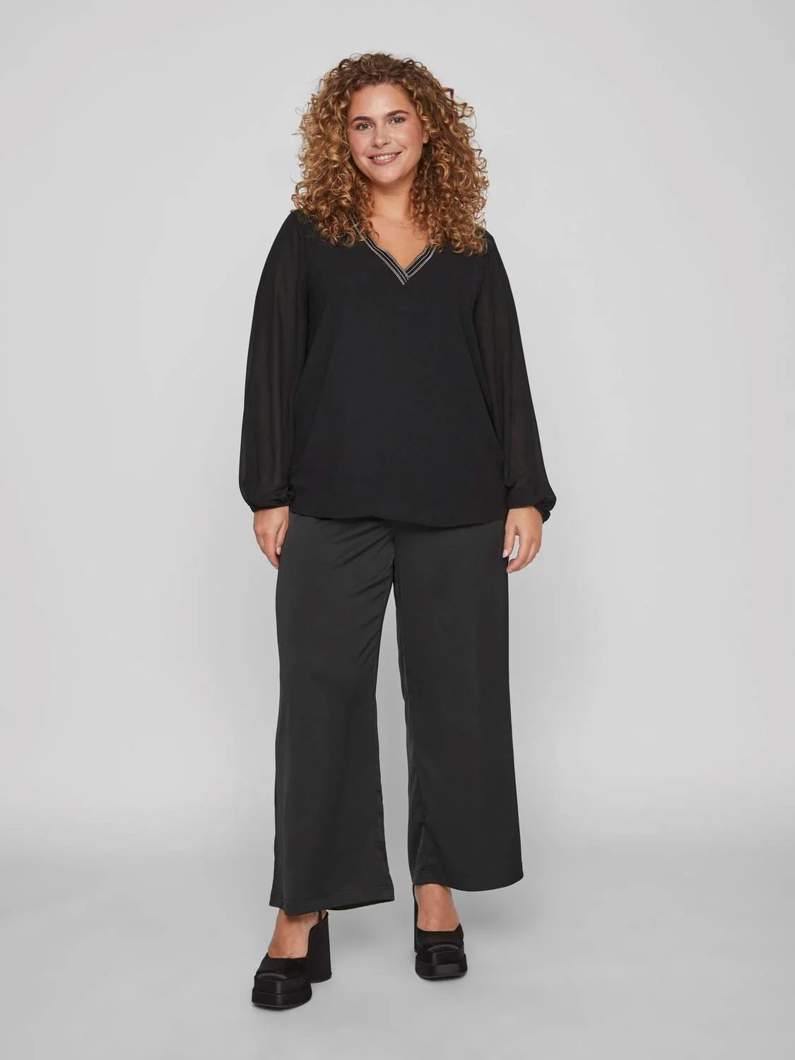 Anlis V-Neck Top (Black) - Image 4