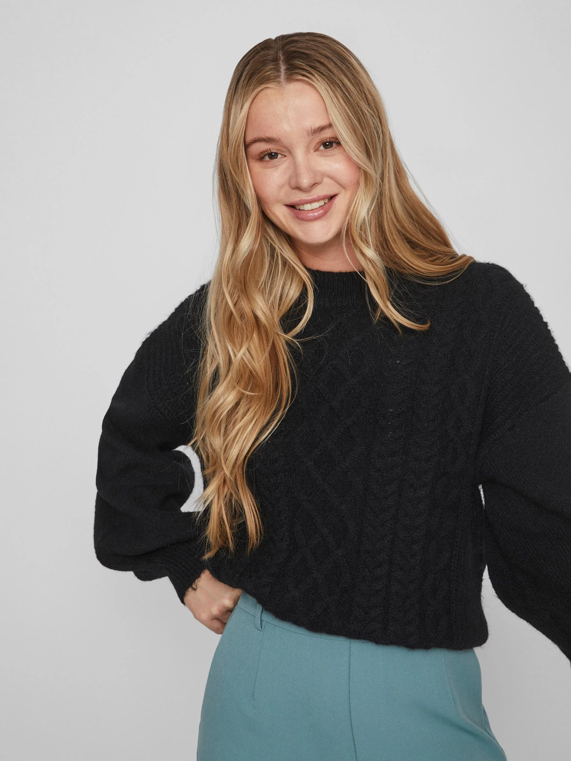 CHINTI CABLE KNIT JUMPER (BLACK) - Image 4