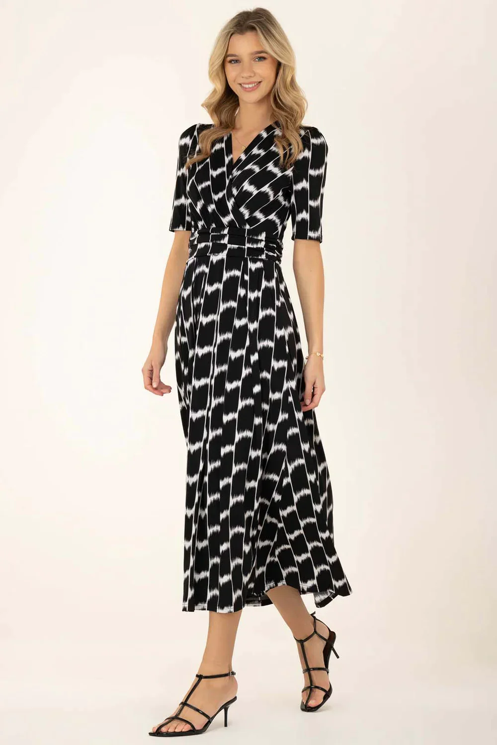 AKAYLA JERSEY MAXI DRESS (BLACK GEO) CURVE - Image 8