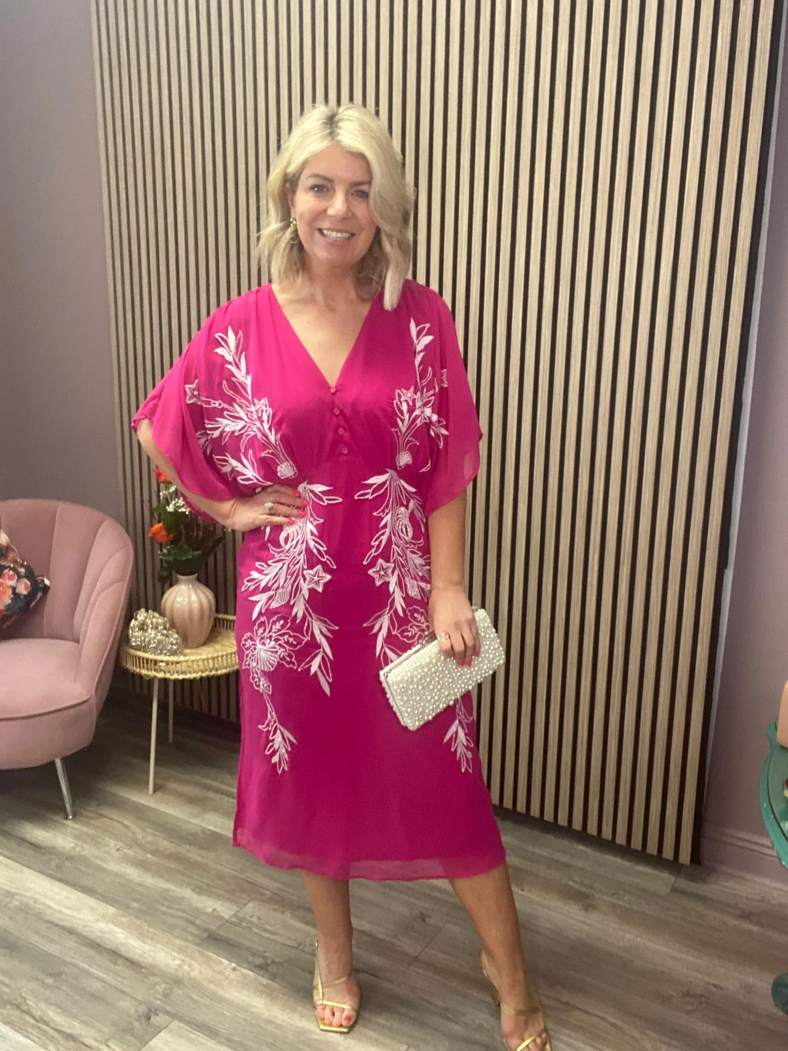 THE CHRISTINE EMBROIDERED FLUTTER SLEEVE PLUNGE NECK MIDI DRESS (PINK/WHITE) CURVE - Image 7