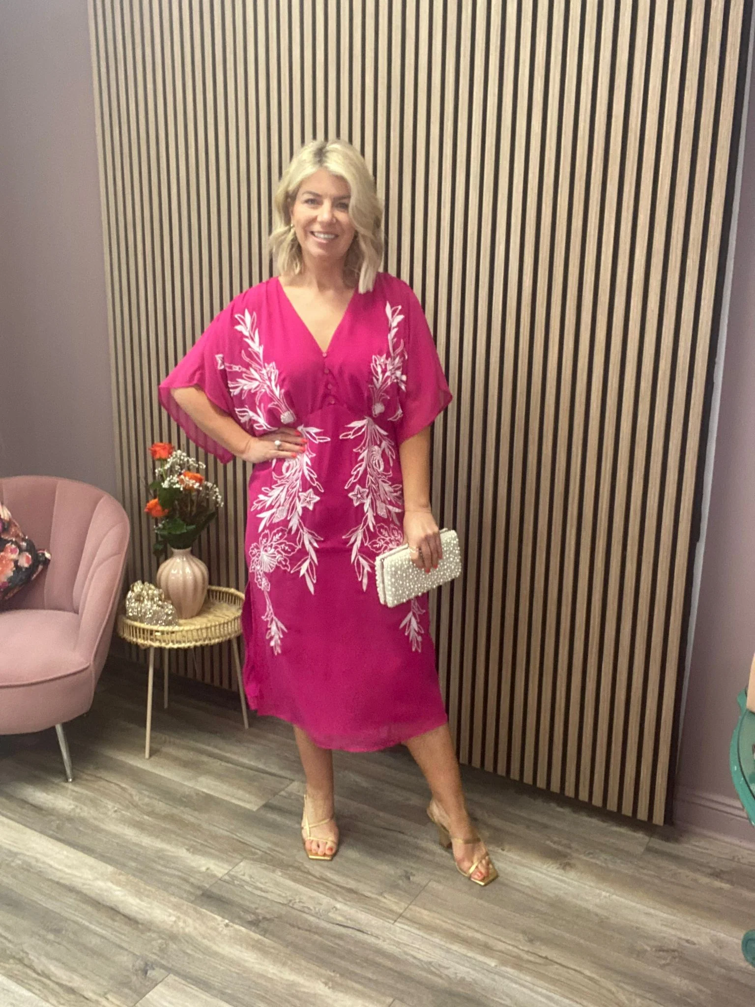 THE CHRISTINE EMBROIDERED FLUTTER SLEEVE PLUNGE NECK MIDI DRESS (PINK/WHITE) CURVE - Image 8