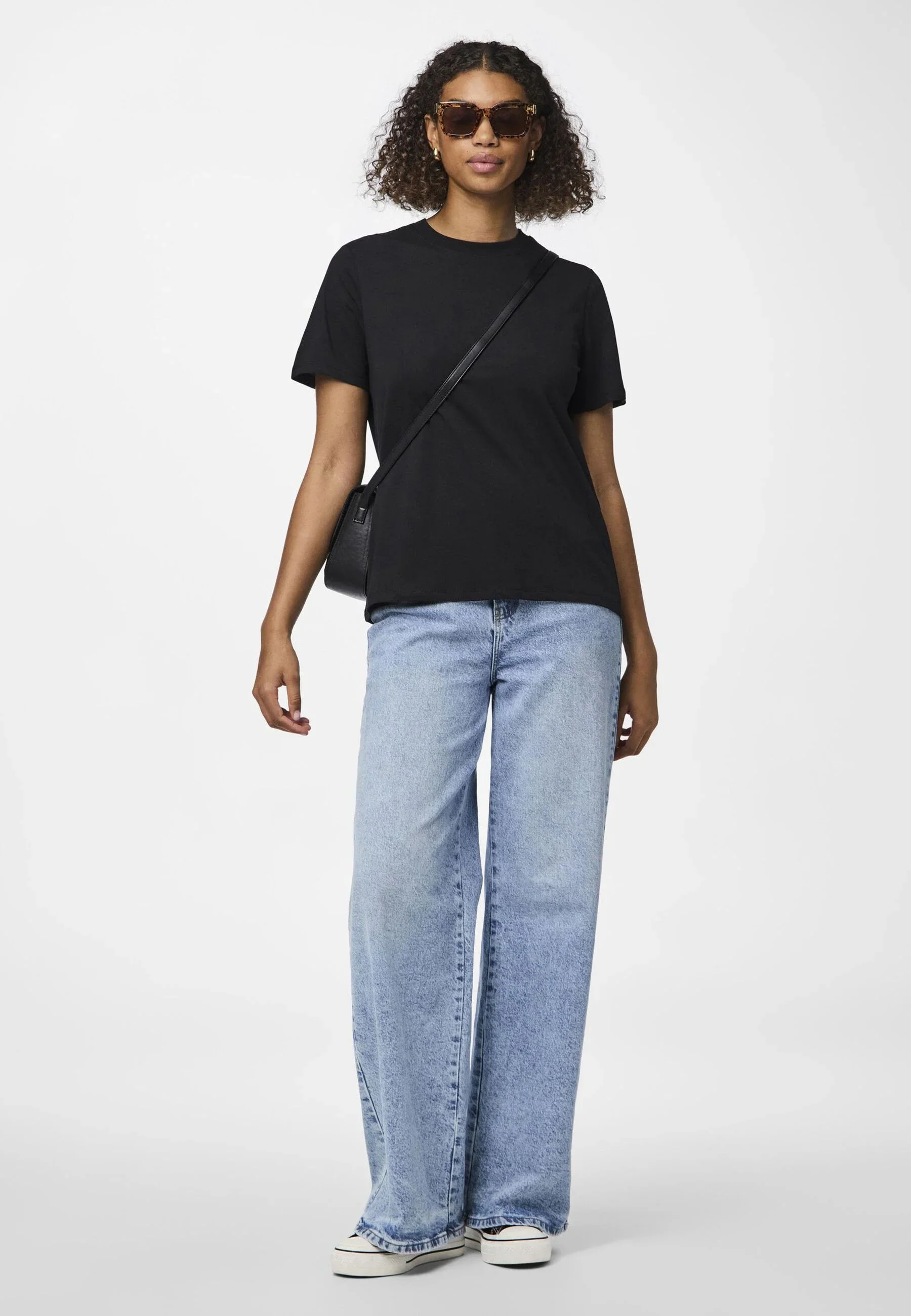 Crioa T-Shirt (Black) - Image 2