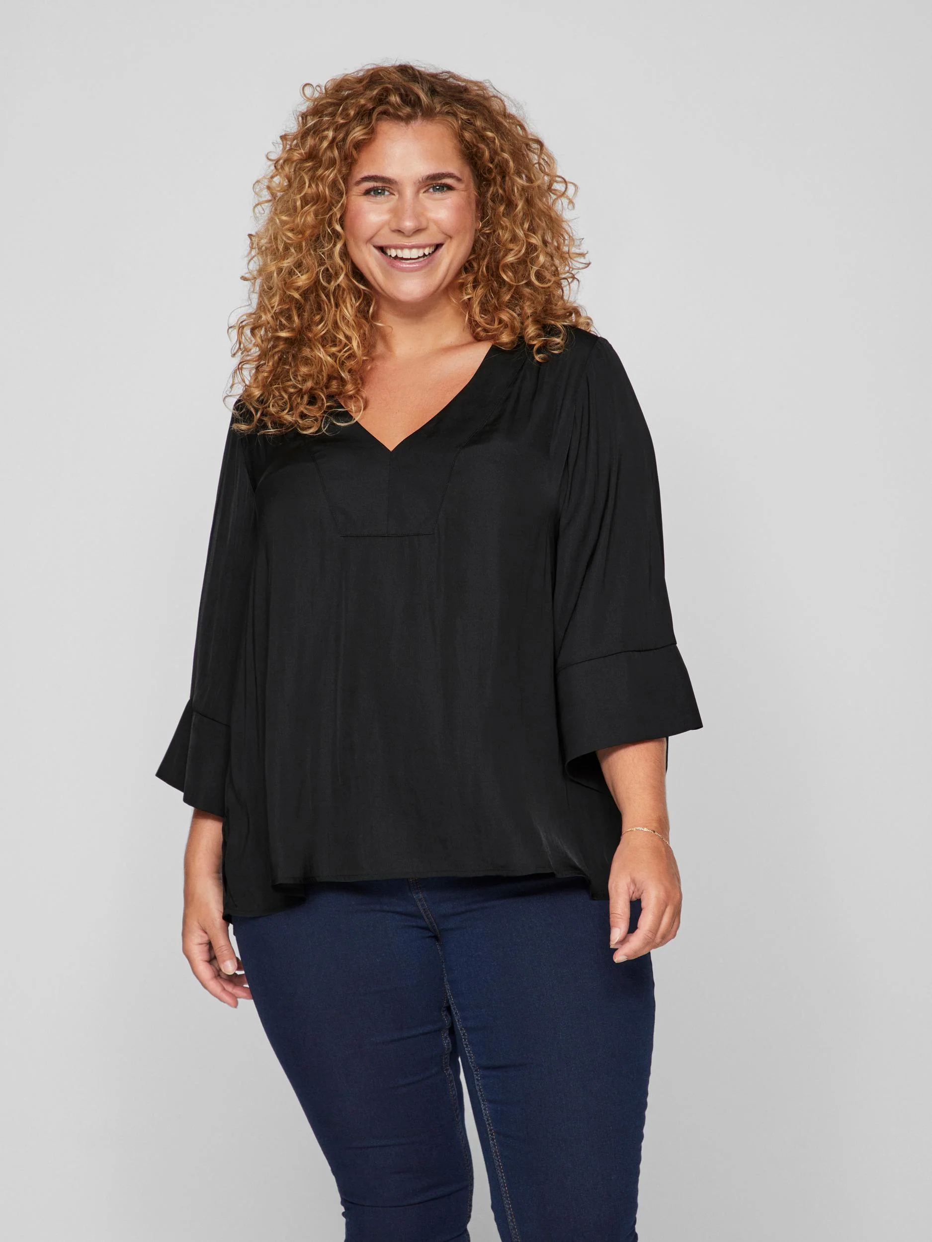 DREAMY V-NECK TOP (BLACK) - Image 2
