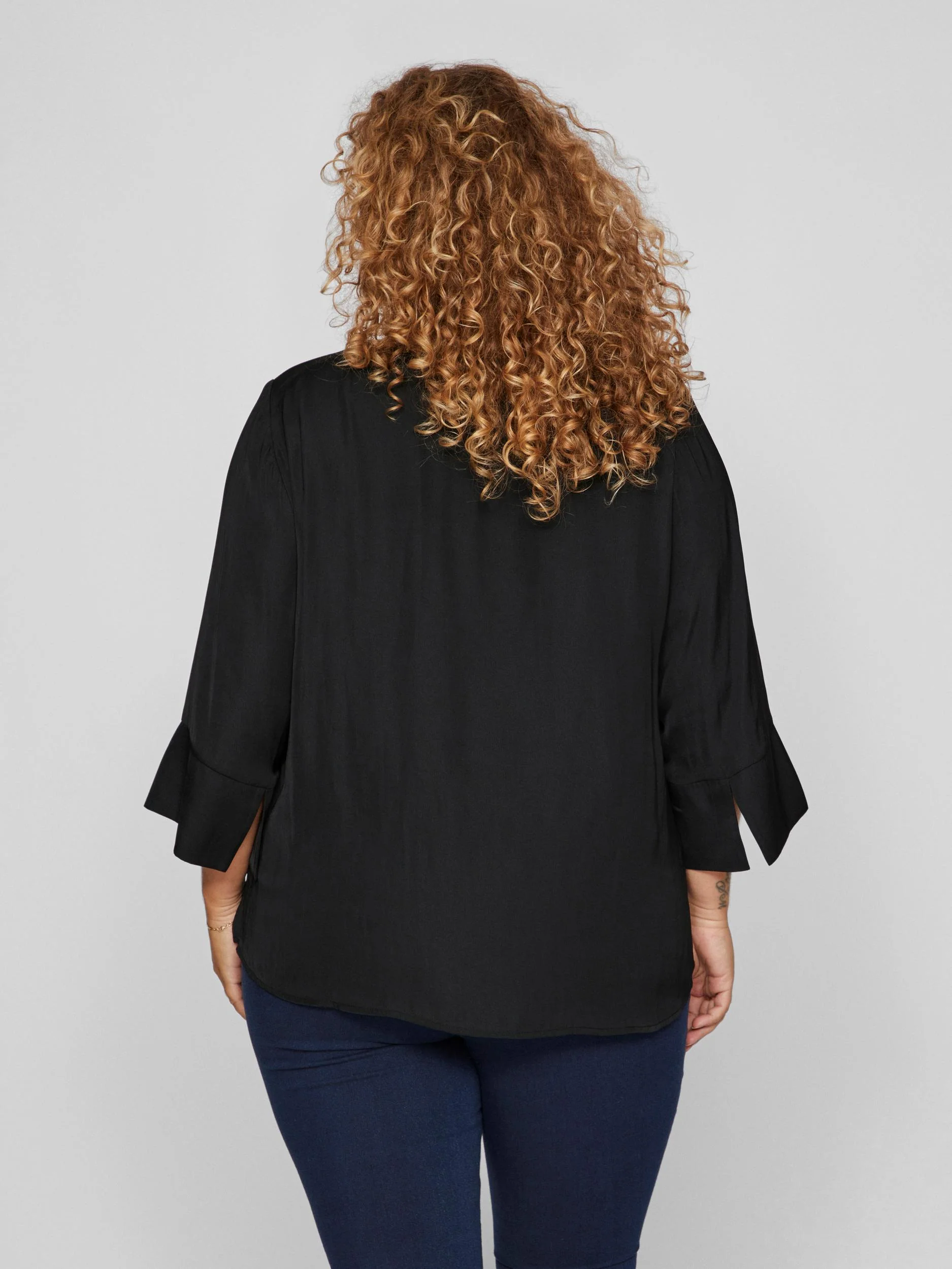 DREAMY V-NECK TOP (BLACK) - Image 5