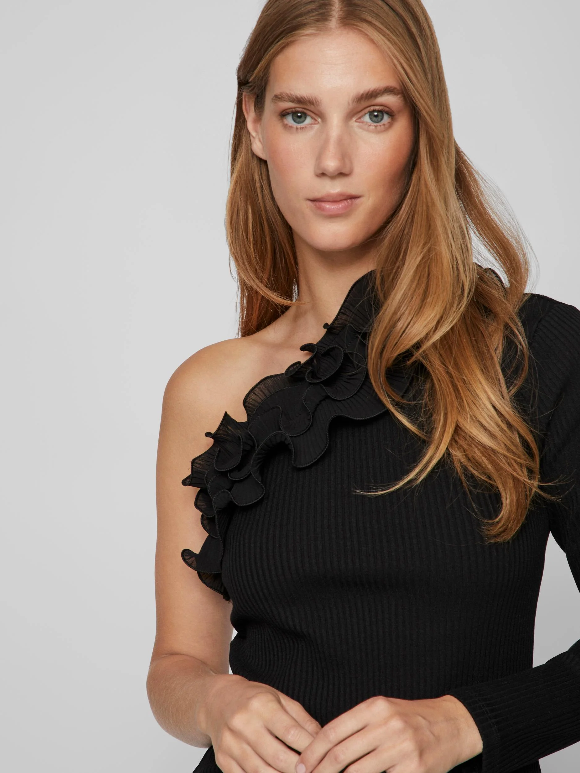 IMIA ONE SHOULDER TOP (BLACK) - Image 3