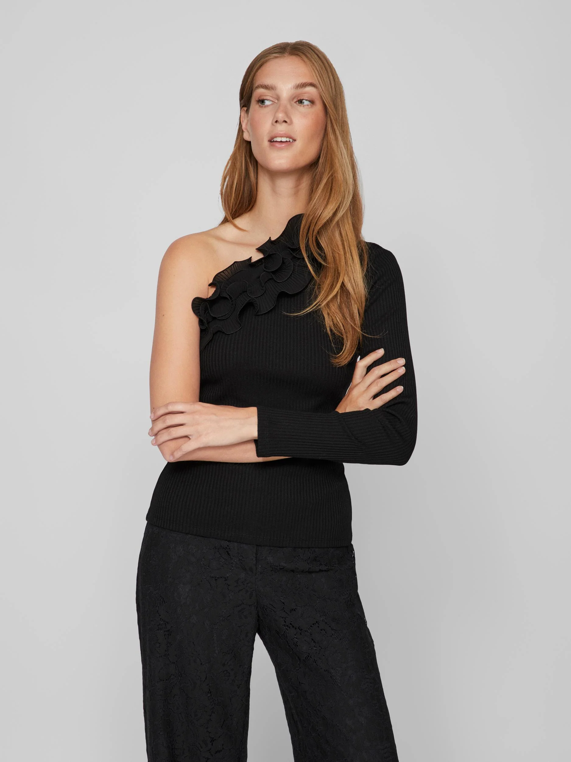 IMIA ONE SHOULDER TOP (BLACK) - Image 4