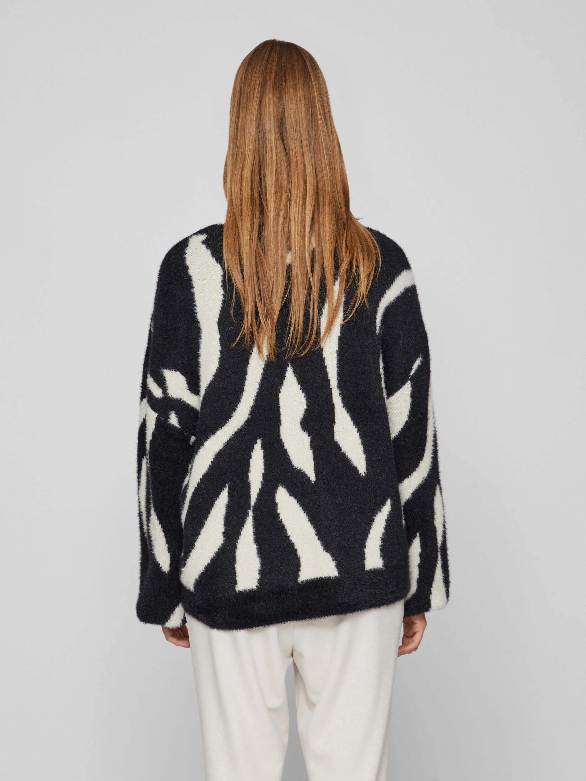 JULI JACQUARD JUMPER (BLACK/WHITE) - Image 4