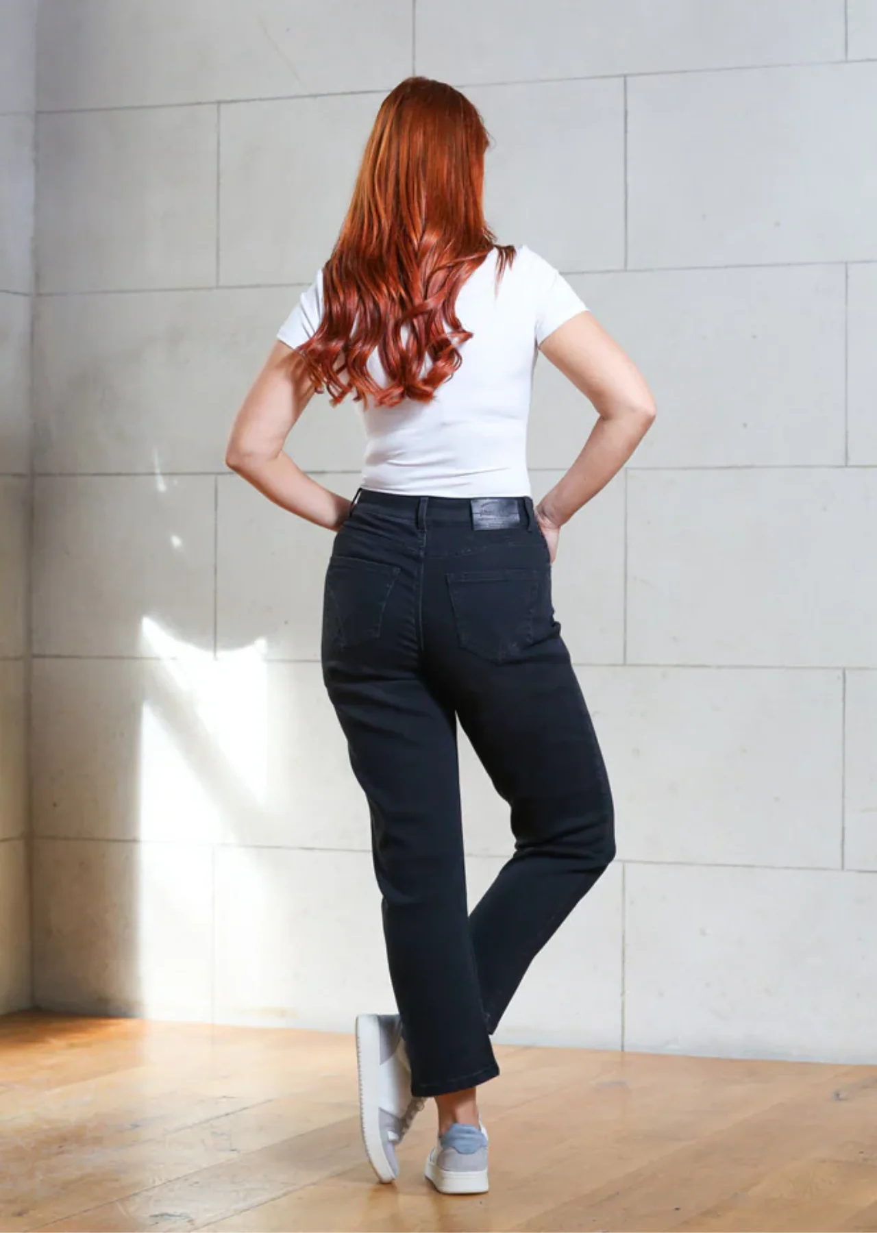 Kane Crop Mom Jeans Regular Leg (Black) - Image 4