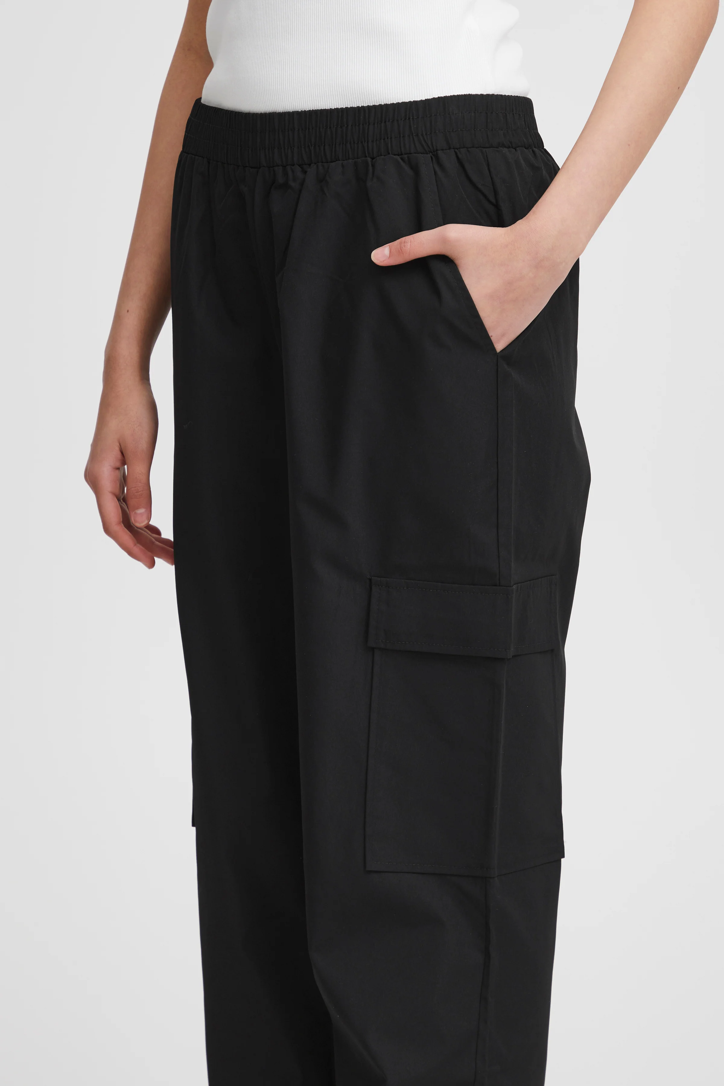 KECIA CARGO PANTS (BLACK) - Image 4