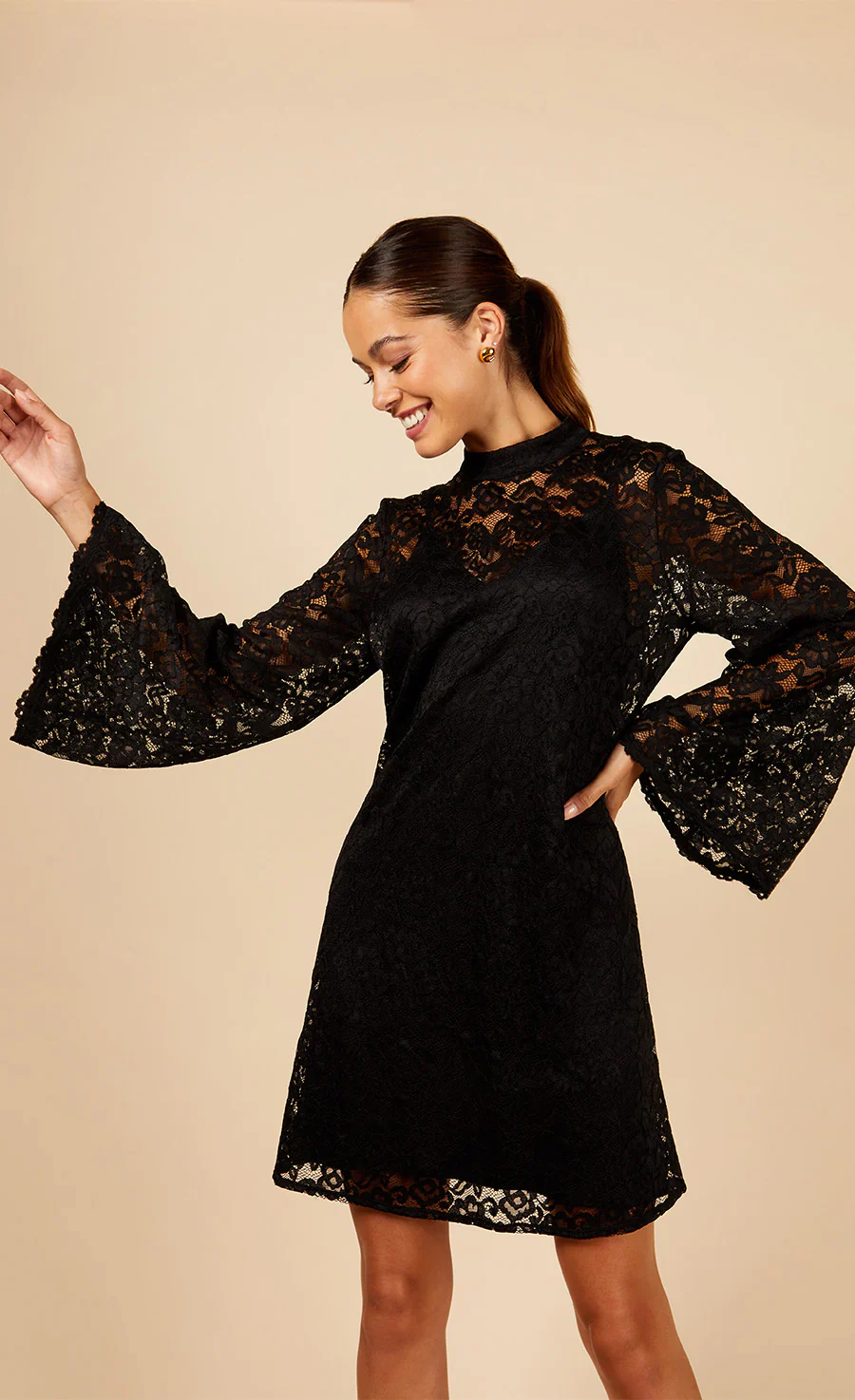 KEELIN LACE MINI DRESS (BLACK) - Image 3