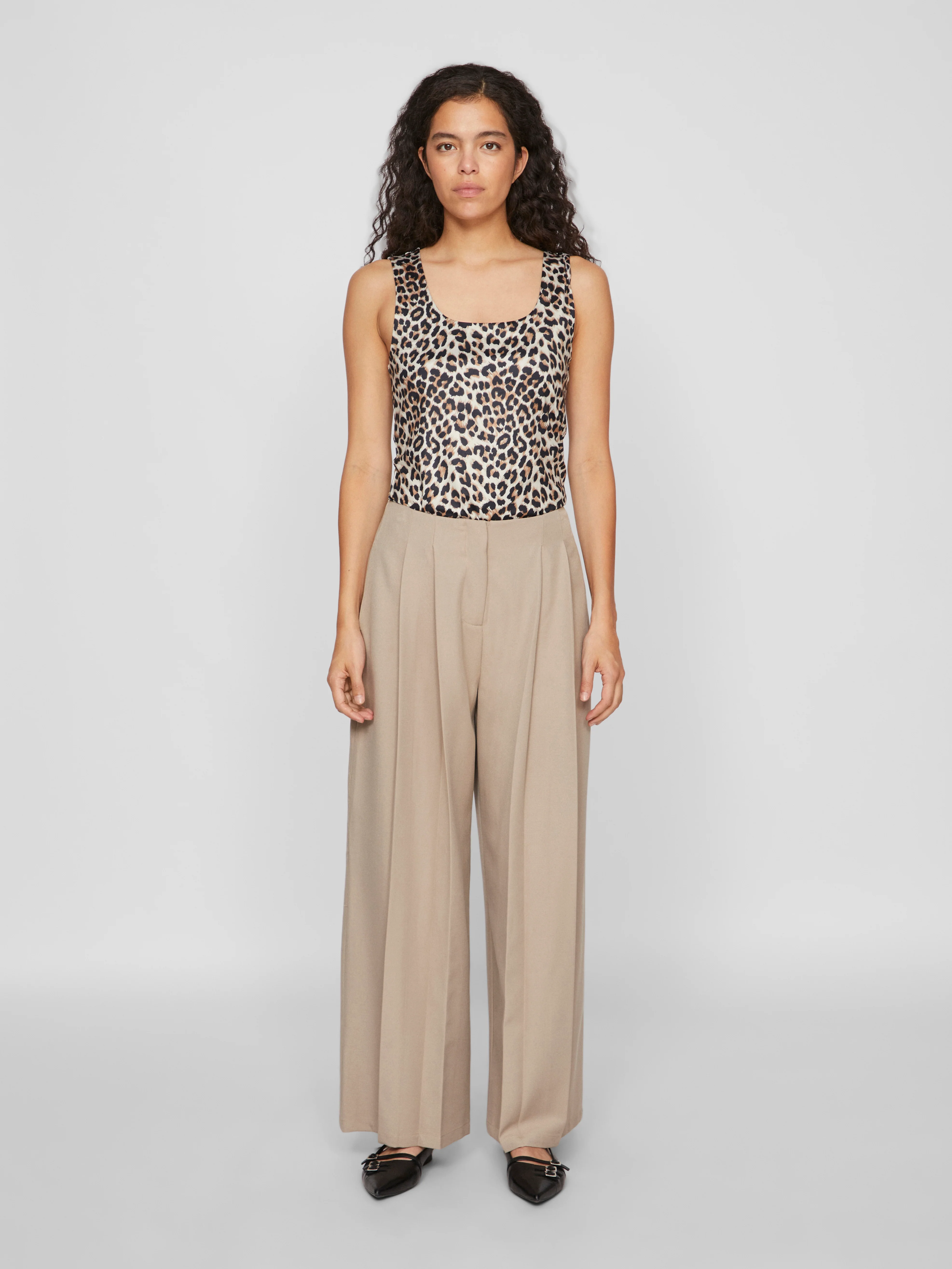 Kennza O-Neck Tank Top (Carmel Cafe/Leopard) - Image 4
