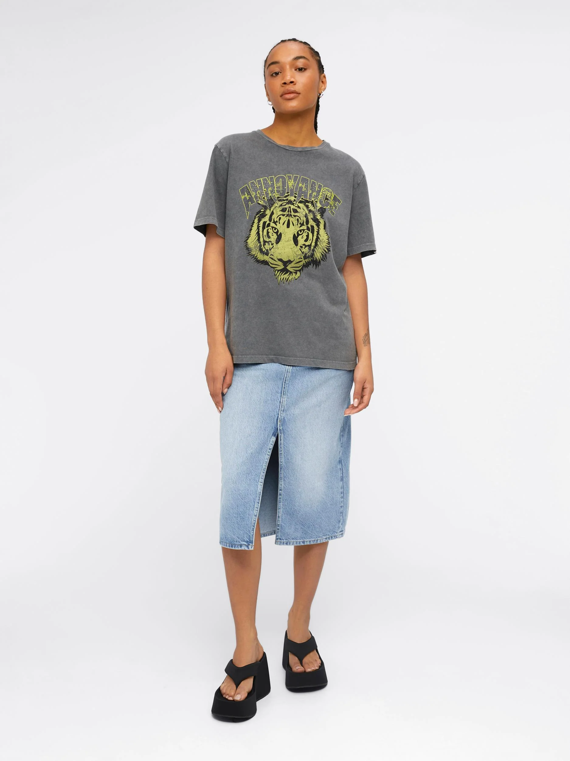 KLARA PRINTED T-SHIRT (BLACK/ACID WASH)