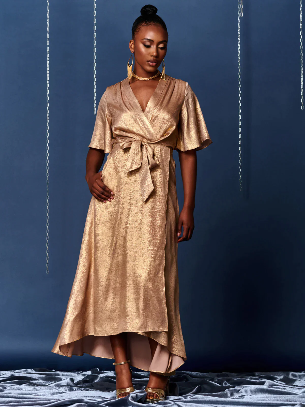 METALLIC EFFECT WRAP MAXI DRESS (GOLD) CURVE - Image 2