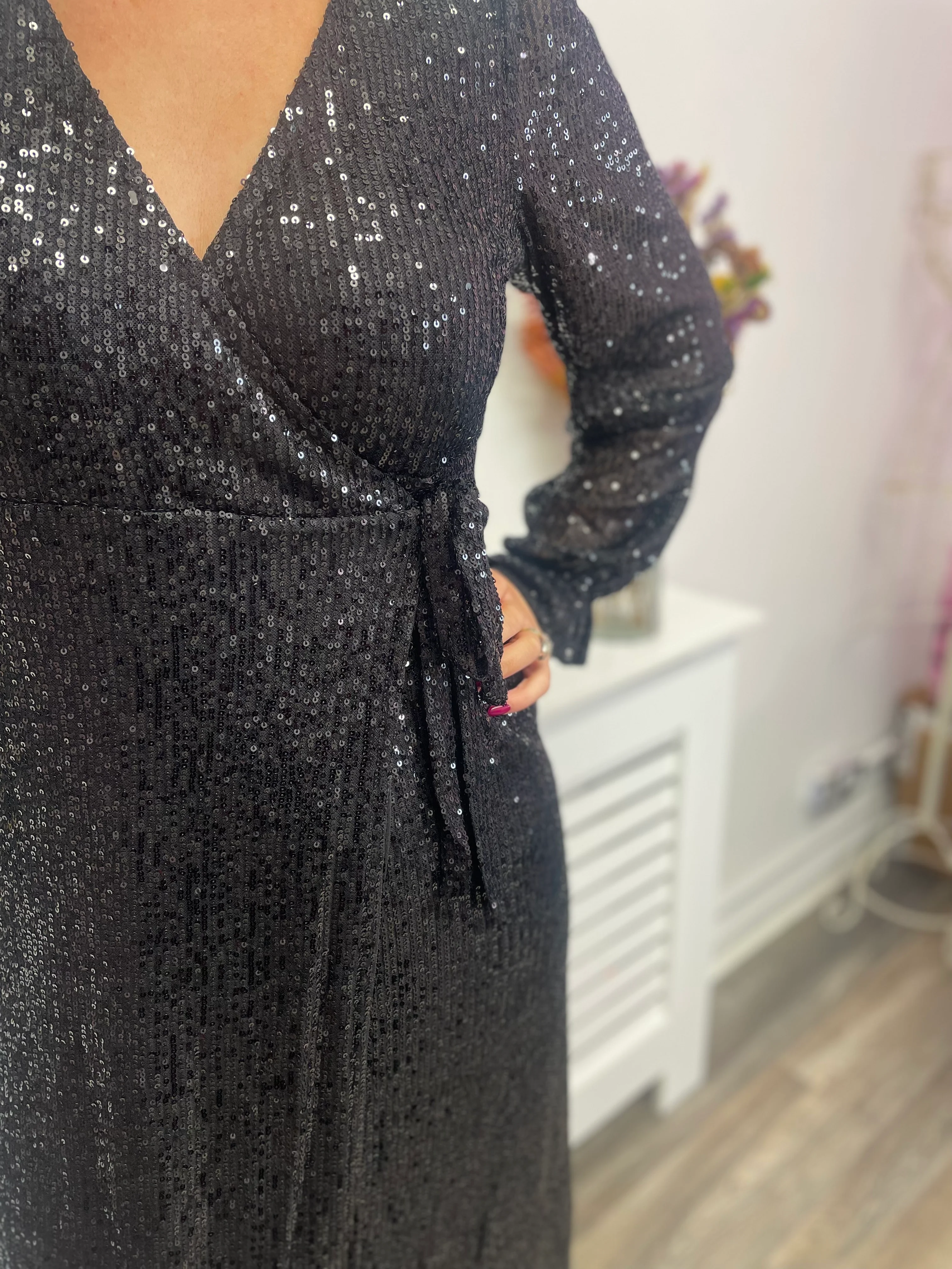 MIRA SEQUIN MIDI WRAP DRESS (BLACK) - Image 3