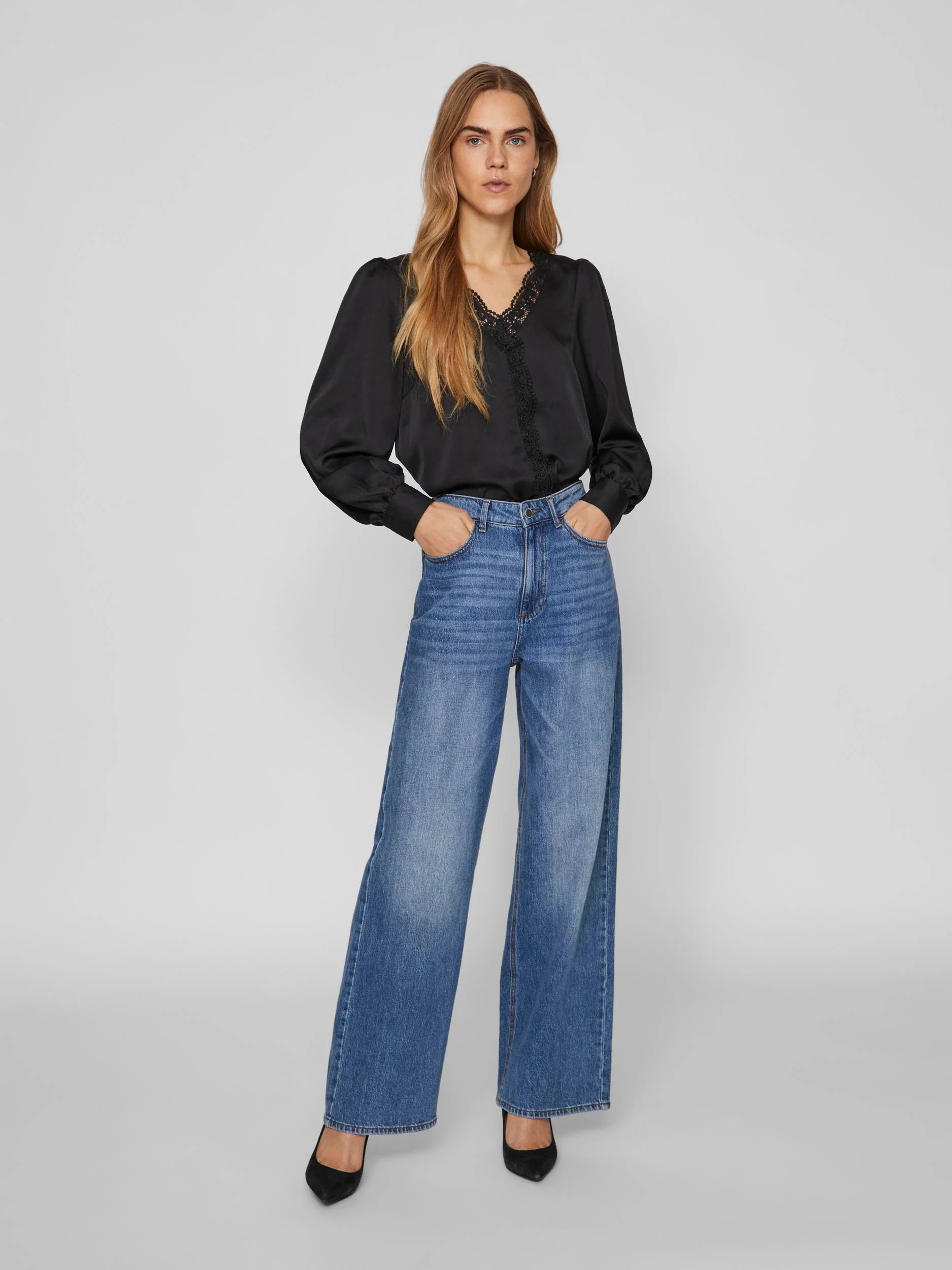 MONI LACE DETAIL TOP (BLACK) - Image 4