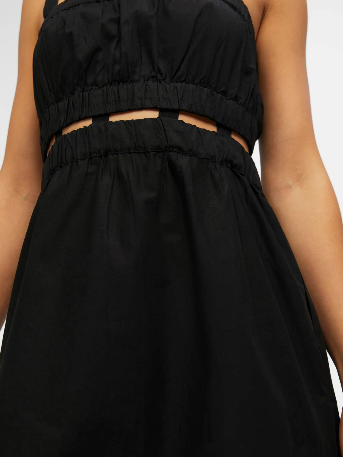 RAMILLA DRESS (BLACK) - Image 4