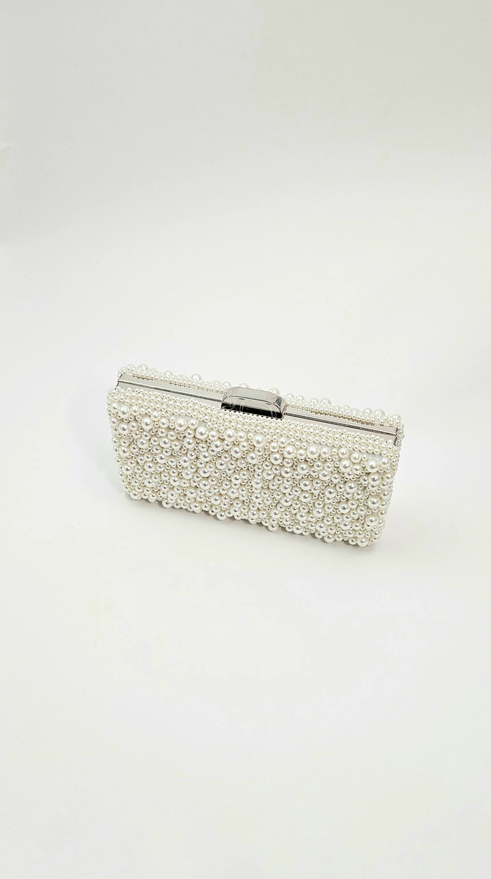 SALLY PEARL CLUTCH (SILVER) - Image 2