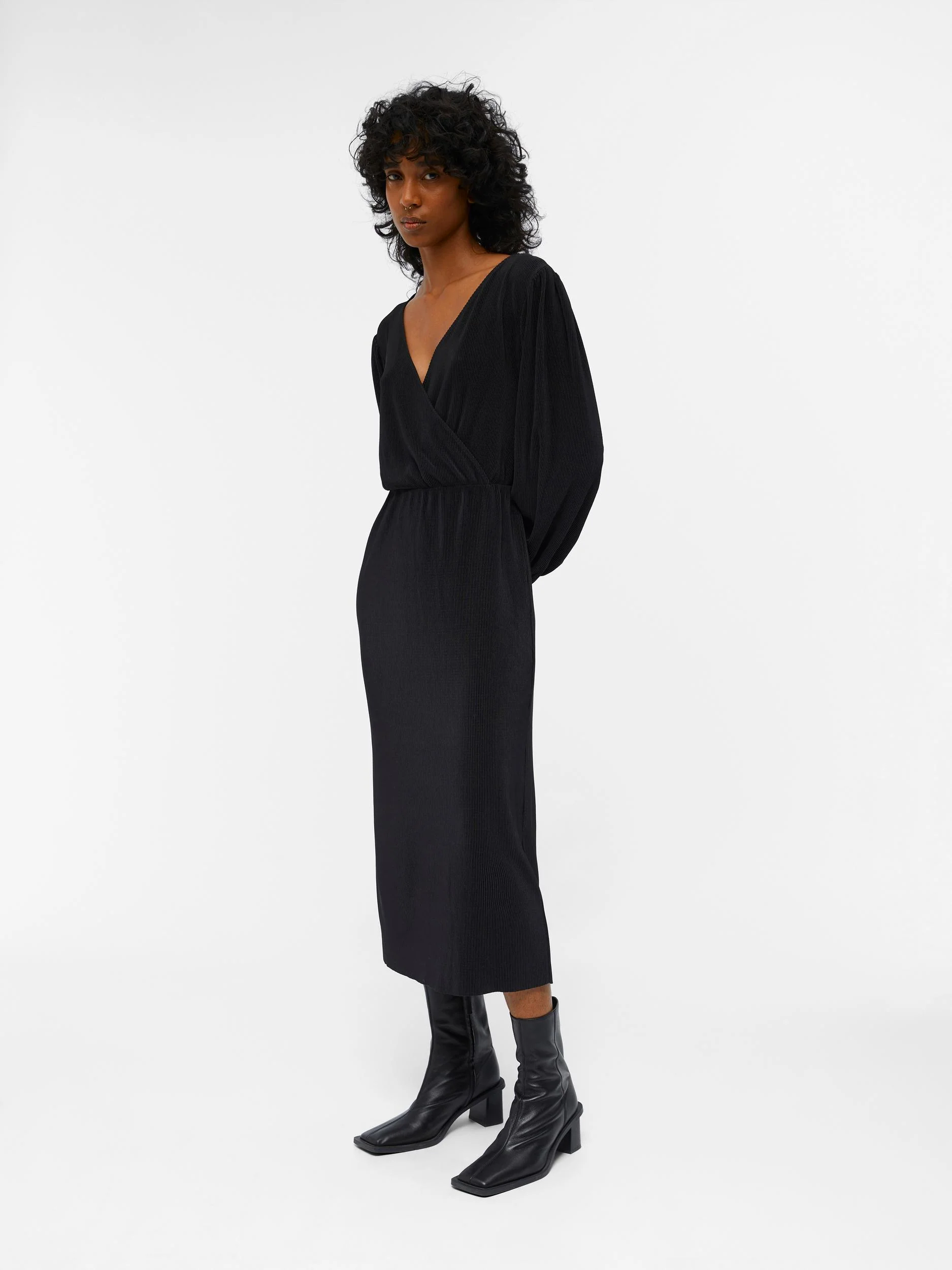 SHILA L/S PLISSE DRESS (BLACK) - Image 3