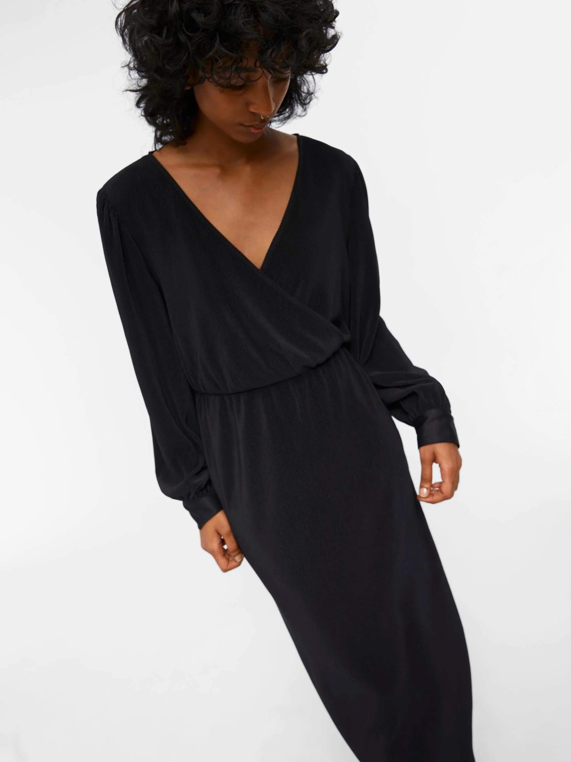 SHILA L/S PLISSE DRESS (BLACK) - Image 4
