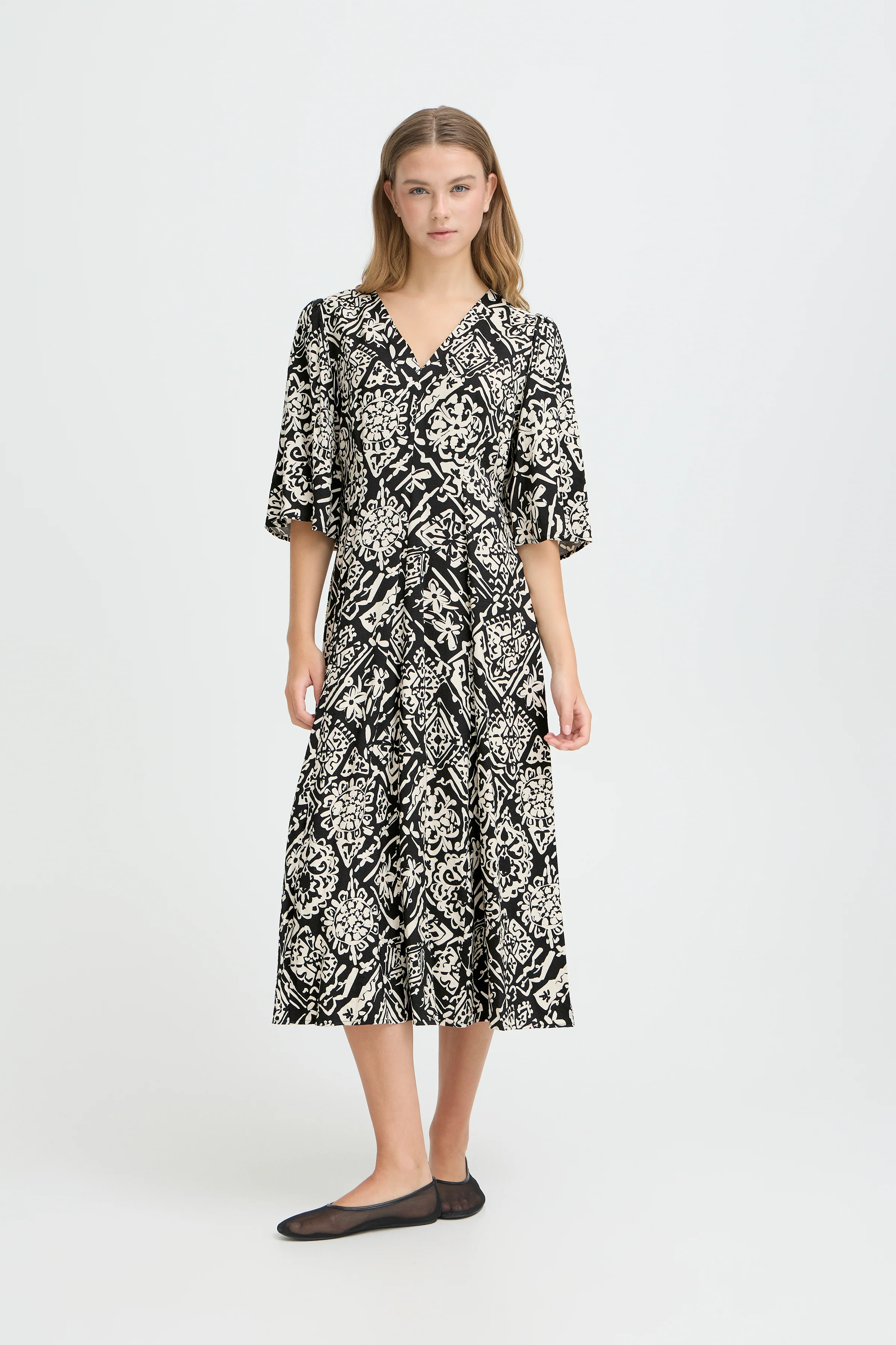 Taylor Maxi Dress (Graphic/Black)