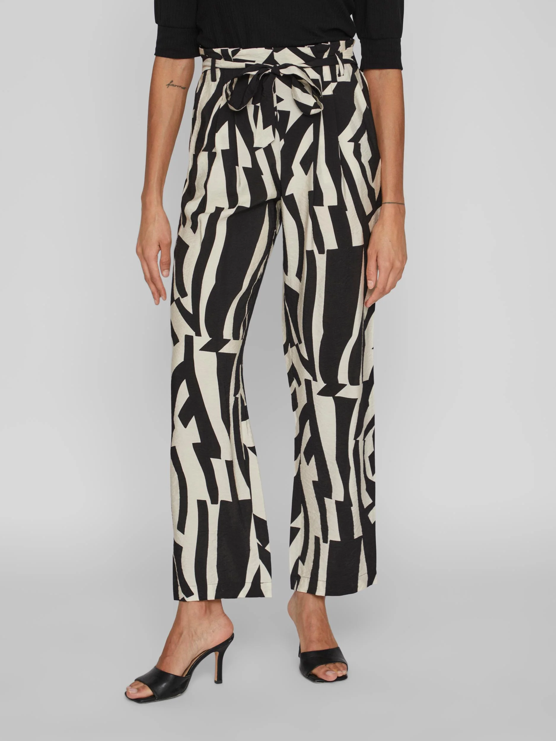 UMA PAPERBAG PANTS (BLACK/BIRCH) - Image 2