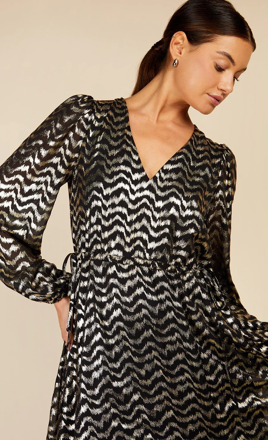 VEDA BLACK FOIL PRINT DRESS (BLACK/GOLD - Image 3
