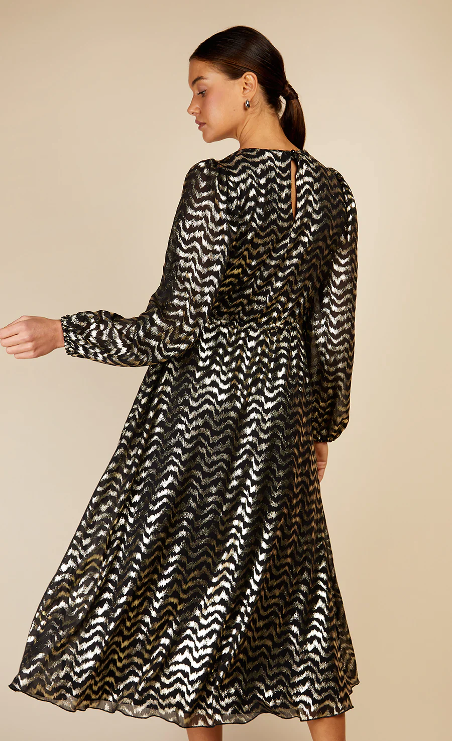 VEDA BLACK FOIL PRINT DRESS (BLACK/GOLD - Image 5