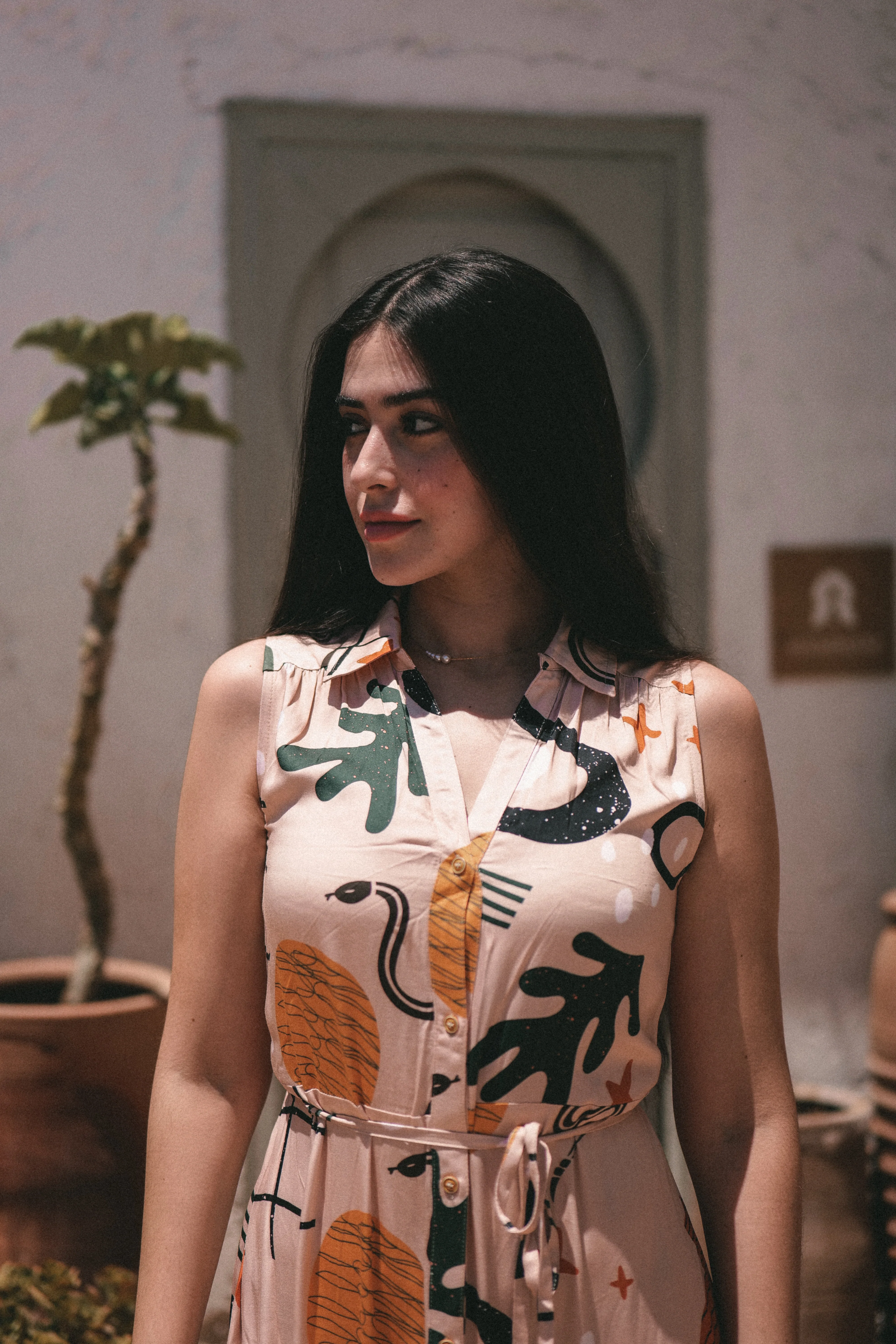 YASMINE SLEEVELESS LONG SHIRT DRESS (BEIGE) - Image 2